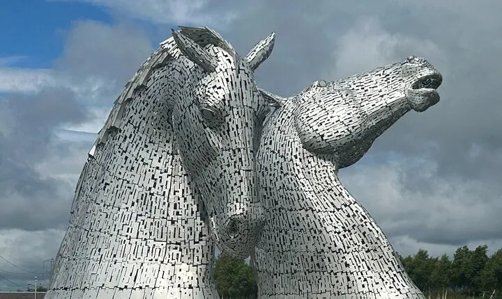 Highland Cows, Glasgow Cathedral, Murals, Kelpies Half Day Tour