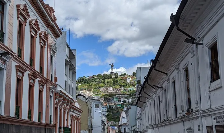 Quito Full Day Private Tour: Plazas, Churches, Teleférico and the Equator