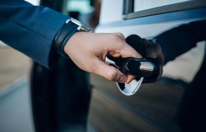 Private Departure Transfer: Siena Hotel to Pisa Airport