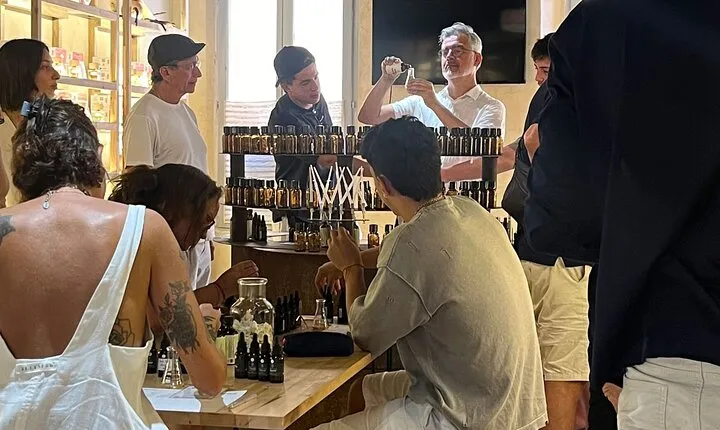 Grasse: 100% natural perfume creation workshop