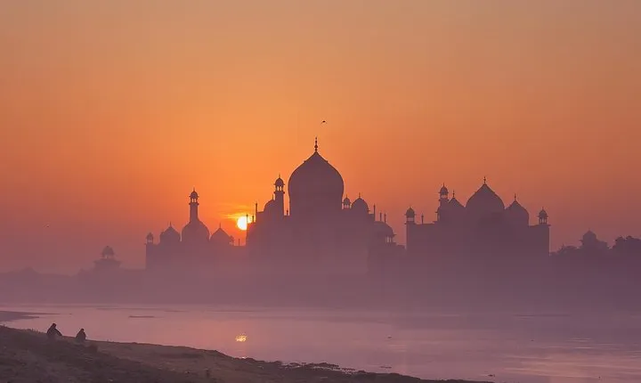 Half day tour of tajmahal inluding transport, lunch and entrances