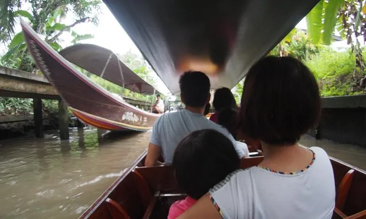 Private Tour : Damnoen Saduak Floating Market, Train Market ,Temple in a Tree!