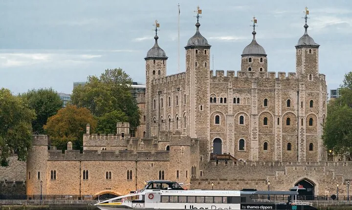 London: River Thames Express Cruise and Digital Audio Tour