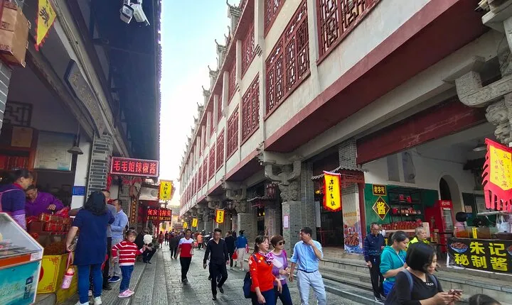 Private Tour: Daxu Village and Crown Cave Along Li River 