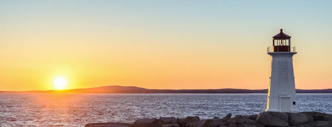 Peggy’s Cove guided tour at sunset from Halifax