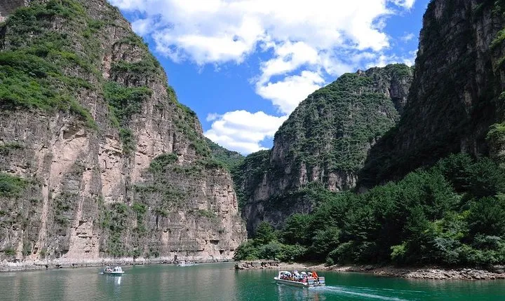 Longqing Gorge & Juyongguan Wall Private round Trip Smart Driver