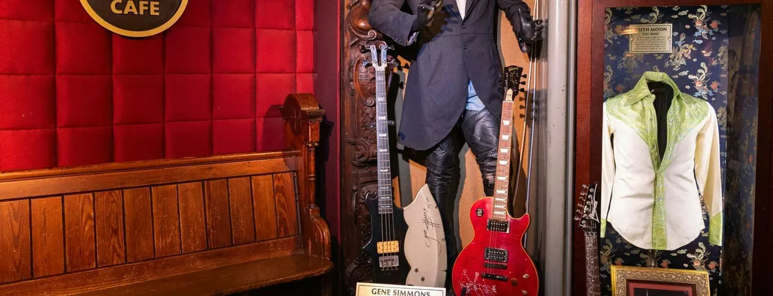 Hard Rock London Walking Tour with Lunch