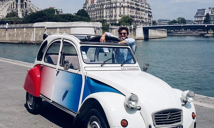 Paris Private Tour: Romantic Tour in a 2CV