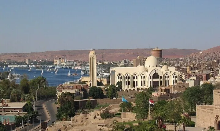 Aswan priv Full Day Tour: Temples, Dam & Nile Cruise - Marsa Alam