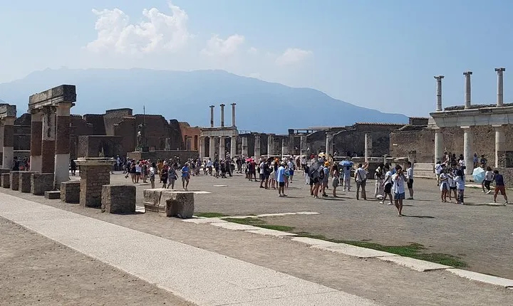Pompeii excavation tour visiting Naples, full day from Rome