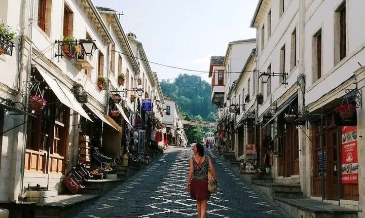 Walking Tour Baazar – The Argjiro Castle – Zekate house