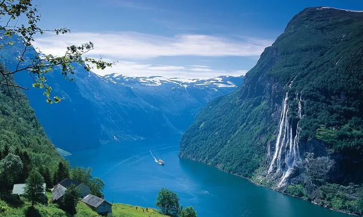 Ålesund - Geiranger - Ålesund Sightseeing Roundtrip