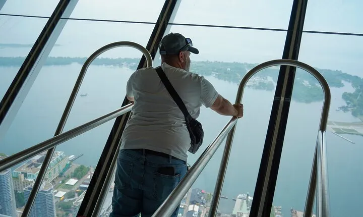 Toronto City Walking Tour with CN Tower Admission