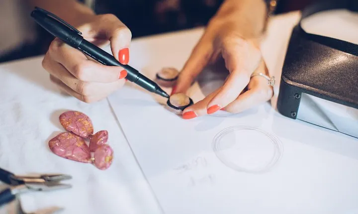 Design Your Personalized Luxury Jewelry in Le Marais, in the heart of Paris!