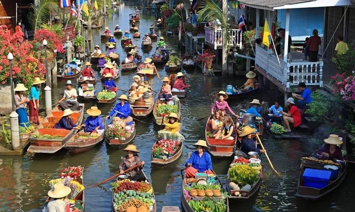 Floating Market with Wat Bang Kung Temple and the Railway Market