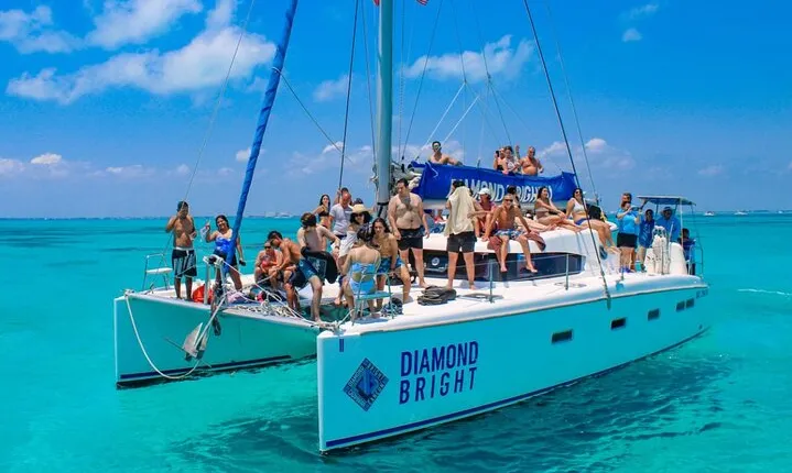 Luxury Catamaran tour to Isla Mujeres with Transportation from Cancun