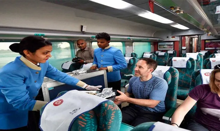 All Inclusive Taj Mahal Agra Tour by Gatimaan Train/Rail 