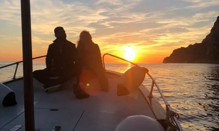 Capri Private Boat Tour at Sunset with Happy Hour from Capri (2 hours)