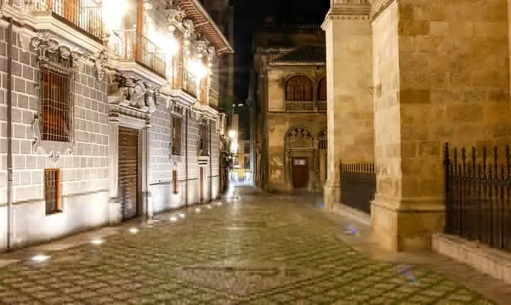 Granada: Ciudad oscura.