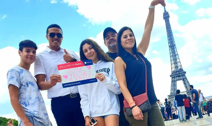 Paris in 2, 4 or 8 hours Private & Customizable Tour with a local