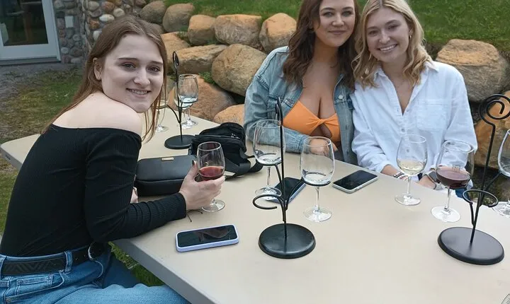 NON BUS Traverse City Singles Mingle Sunset Wine Distillery Tour