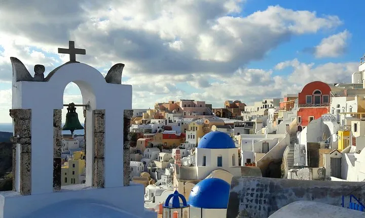 Private Classic Santorini Panorama: Visit the most popular destinations!