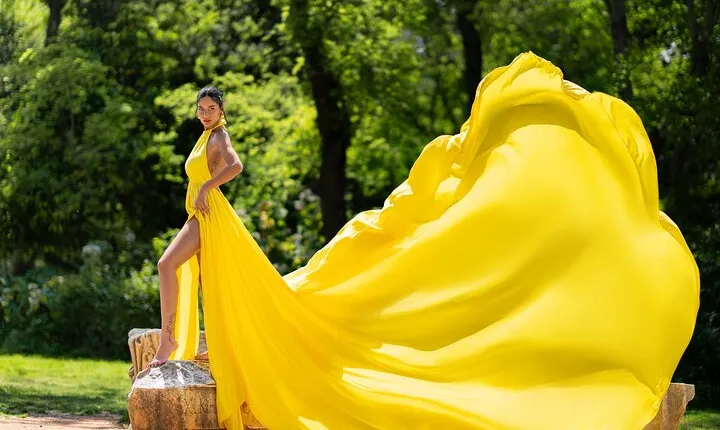 Athens: Flying Dress Photoshoot "Express Package"