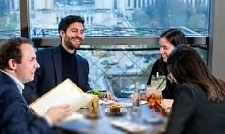 Private Tour, Luxury Eiffel Tower Lunch, Seine Cruise & Louvre