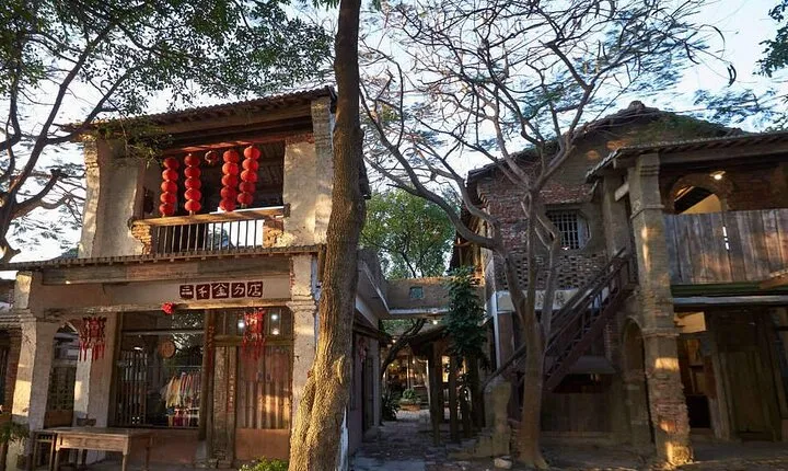 Tainan: Qigu Salt Mountain, Chikan Tower and Anping Castle Tour