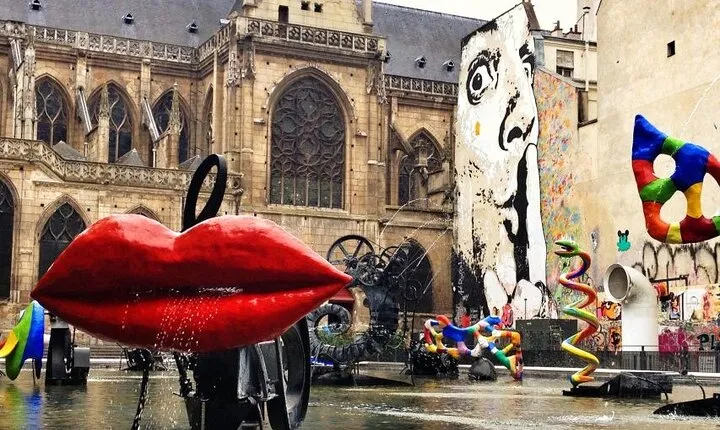 Paris Medieval Heart: Walking Tour in Ancient Marais