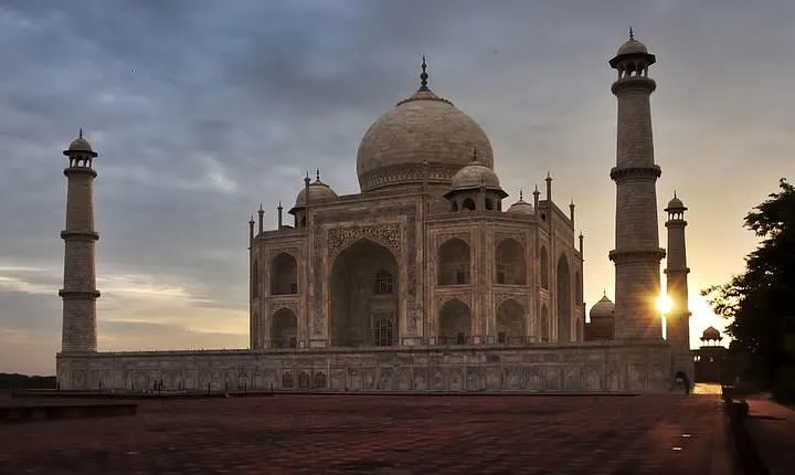Sunrise tour of Taj Mahal from New Delhi