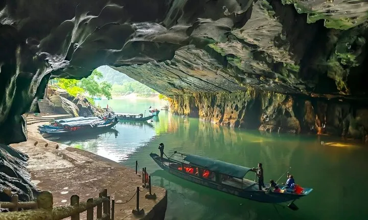 Phong Nha Cave and Paradise Cave: Guided Boat Tour & Exploration