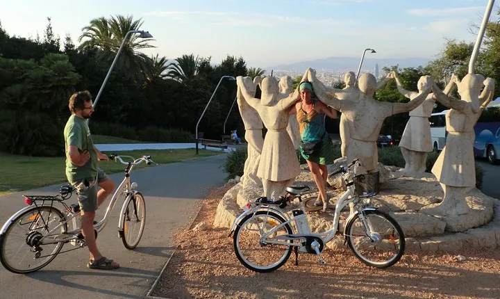 Private Electric Bike Guided Tour in Barcelona