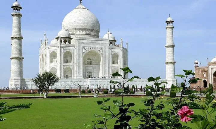 Gatiman Express Train Tour To Taj Mahal From Delhi