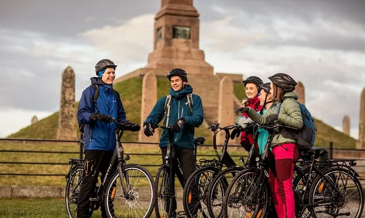 Guided EL-Bike tour in the city of Haugesund and Coastal path