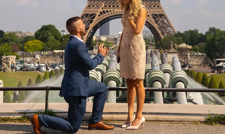 Proposal in Paris at the Eiffel Tower with Photoshoot & Video