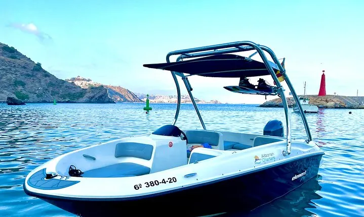 Boat rental Bayliner 60 cv 1/2 day