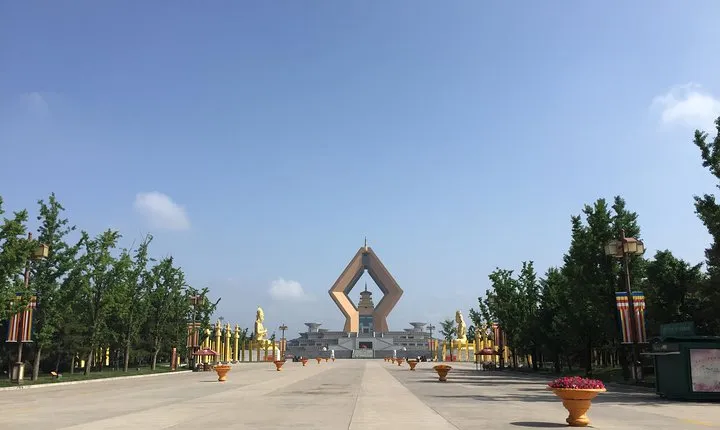 Private Day Tour to Famen Temple and Qian Mausoleum from Xian
