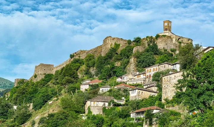 Half-day guided tour from Saranda to Gjirokastra