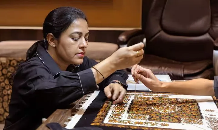 Delhi Textile Tour: Threads of Tradition & Craftsmanship