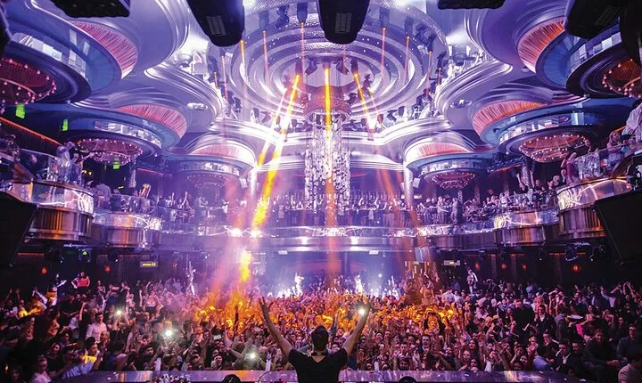 Las Vegas Club Crawl with Party Bus and Free Drinks