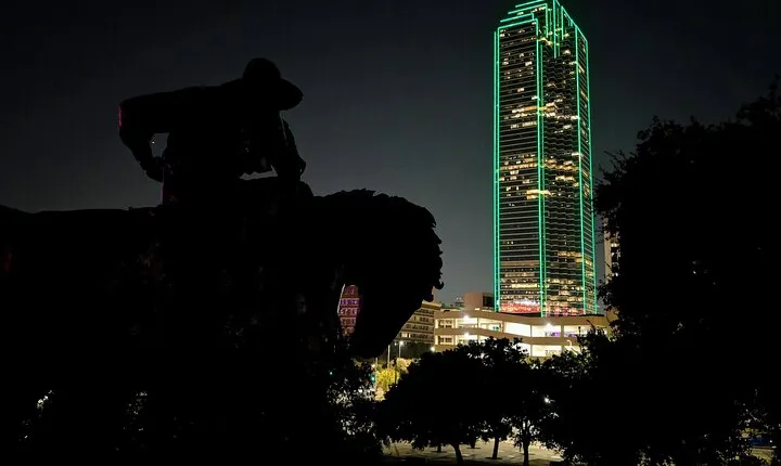 Dallas Scavenger Hunt Walking Tour and Game