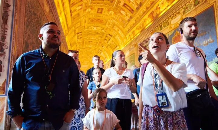 Rome: Early Bird Vatican Museums Small Group Tour (MAX 6 People)
