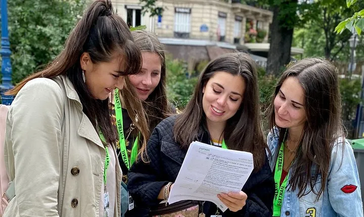 2 hour outdoor group activity in Paris: SAINT GERMAIN