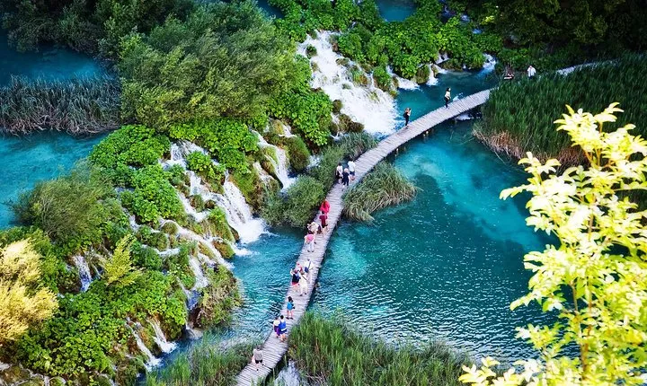 Guided transfer from Split to Zagreb with Plitvice Lakes stop