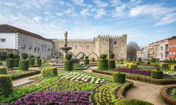 Birth of Portugal: Tour Porto - Braga/ Guimarães