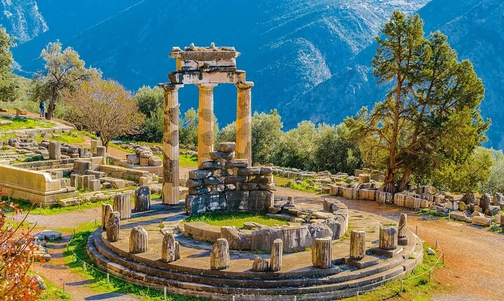 Delphi & Thermopylae: Full-Day Private Tour from Athens
