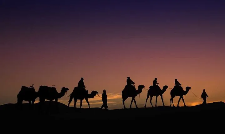 5-Day Private Tour from Chefchaouen to Desert and Marrakech