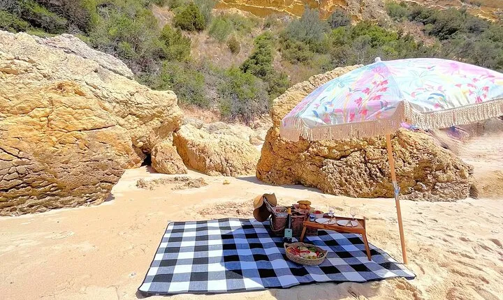 Private Paradise Beaches and Famous Beach Bars Tour in Lisbon