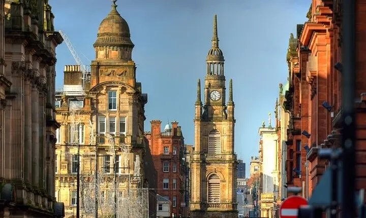 Glasgow Street Art Walking Tour with a Guide